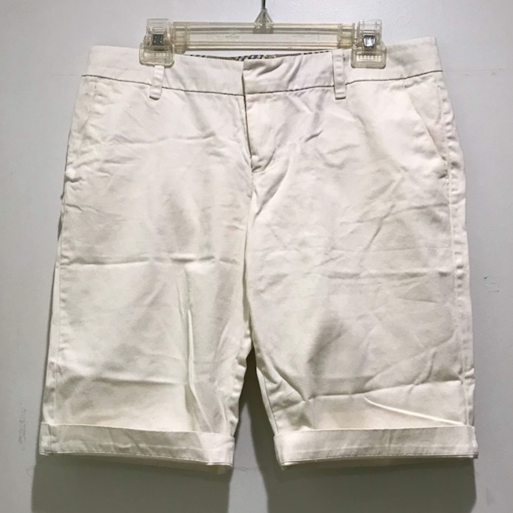 American Eagle Classic White Bermuda Shorts